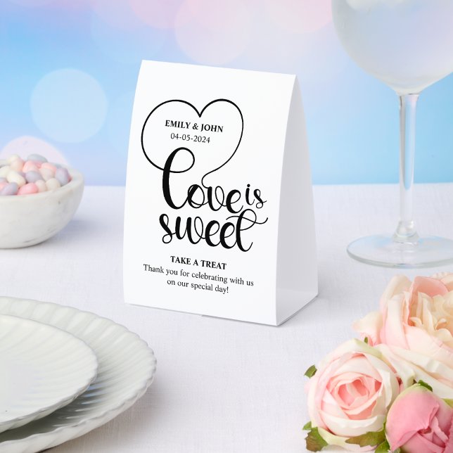 Plaque De Table L'Amour Élégant Est Douce Calligraphie Cœur (love is sweet wedding tabletop signs dessert table elegant calligraphy black and white modern please)