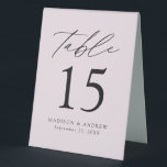 Plaque De Table Lavande moderne violet Mariage Numéro de tableau<br><div class="desc">Des panneaux de tentes à numéro de table minimaliste et tendance, mariage, ornés de lettres modernes noires et de "Table" en calligraphie moderne. Le design est composé d'un arrière - plan lavande violet ou d'une couleur de votre choix. Le dessin se répète à l'arrière. Pour commander les panneaux de tente...</div>