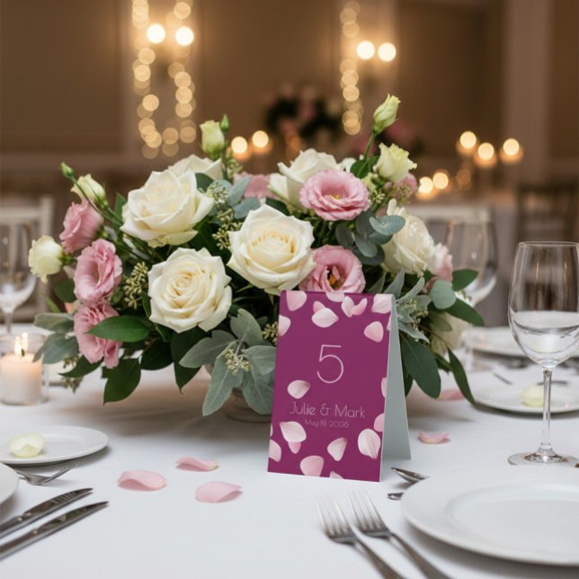 Plaque De Table Mariage de pétales roses romantiques (Créateur téléchargé)