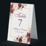 Plaque De Table Mariage d'or de la Bourgogne florale<br><div class="desc">La carte de Mariage de cadre d'or Floral Burgundy Marsala présente des roses bordeaux,  des roses roses roses et de la verdure.</div>