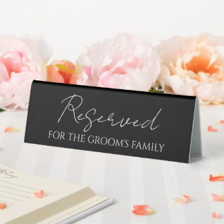 Plaque De Table Noir réservé pour le mariage de la famille du mari