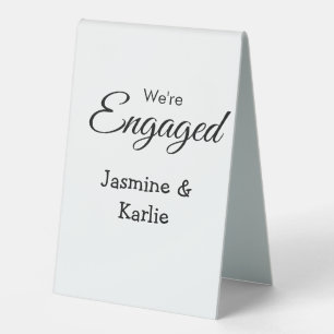 Plaque De Table Nous sommes un couple fiancé nom romantique simple