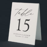 Plaque De Table Numéro de table du Mariage de crème moderne<br><div class="desc">Des panneaux de tentes à numéro de table minimaliste et tendance, mariage, ornés de lettres modernes noires et de "Table" en calligraphie moderne. Le design est composé d'un arrière - plan crème ou d'une couleur de votre choix. Le dessin se répète à l'arrière. Pour commander les panneaux de tente du...</div>