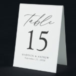 Plaque De Table Numéro de table moderne de Mariage blanc et noir<br><div class="desc">Des panneaux de tentes à numéro de table minimaliste et tendance, mariage, ornés de lettres modernes noires et de "Table" en calligraphie moderne. Le design est composé d'un arrière - plan blanc ou d'une couleur de votre choix. Le dessin se répète à l'arrière. Pour commander les panneaux de tente du...</div>