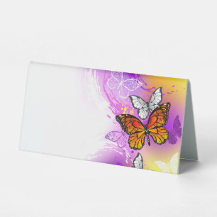 Plaque De Table Papillons Monarque sur Arrière - plan pourpre