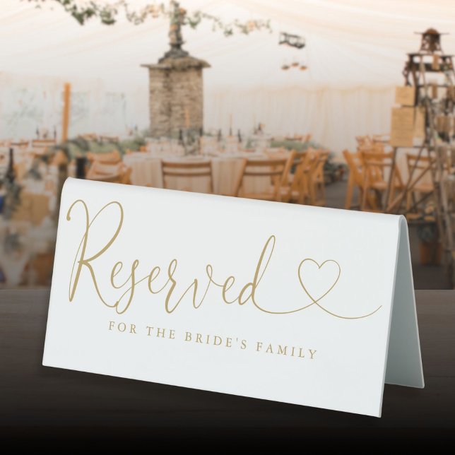 Plaque De Table Réservation de mariage à l'écriture cœur doré mode (Modern Gold Heart Script Wedding Reserved Table Tent Sign)