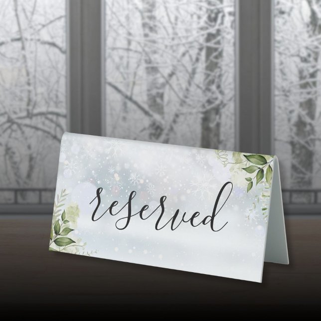 Plaque De Table Réserve de verdure florale hivernale Script (Winter Floral Greenery Script Reserved Table Tent Sign)
