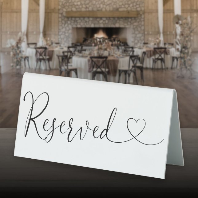 Plaque De Table Script Coeur Noir Et Blanc Réservé (Black And White Heart Script Reserved Table Tent Sign)