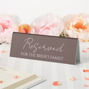 Plaque De Table Taupe réservée au Mariage de famille de la mariée