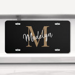 Plaque D'immatriculation Monogramme noir tendance Monogramme féminin<br><div class="desc">Plaque de licence pour script féminin en or noir tendance Monogram Girly Feminine. Personnalisez facilement cette plaque d'immatriculation moderne et élégante avec votre monogramme et votre nom personnalisés.</div>