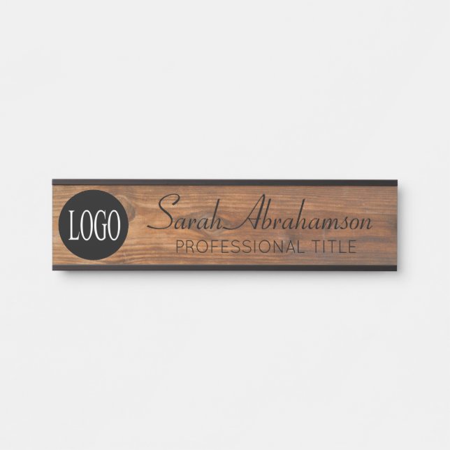 Plaque nominative à grain de bois faux avec logo p (Devant)