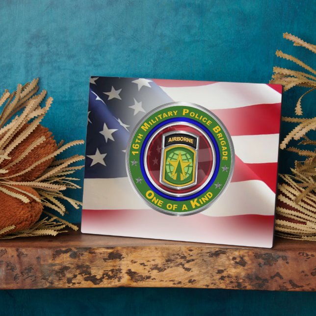 Plaque Photo 16e brigade de police militaire (AIRBORNE) (Côté)