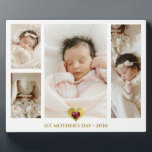 Plaque Photo 1ère Fête des Mères Collage photo Keepsaké<br><div class="desc">Créez votre propre plaque photo de la 1ère Fête des Mères en customisant ce modèle avec 4 de vos propres photos. CONSEIL : Notez que la photo à droite est une photo verticale longue. Une belle occasion de placer une photo de maman et bébé sur ses genoux, ou les deux...</div>