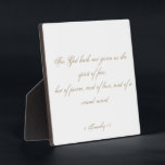 Plaque Photo 2 Timothée 1:7 Écriture Bible Verse Script<br><div class="desc">2 Timothée 1:7 Écriture Bible Verse Script Plaque. "Car Dieu ne nous a pas donné l'esprit de la peur, mais de la puissance, de l'amour et d'un esprit sain." Une belle écriture en texte de script couleur or antique sur blanc. Tout le texte est personnalisable pour que vous puissiez le...</div>