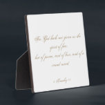 Plaque Photo 2 Timothée 1:7 Écriture Bible Verse Script<br><div class="desc">2 Timothée 1:7 Écriture Bible Verse Script Plaque. "Car Dieu ne nous a pas donné l'esprit de la peur, mais de la puissance, de l'amour et d'un esprit sain." Une belle écriture en texte de script couleur or antique sur blanc. Tout le texte est personnalisable pour que vous puissiez le...</div>