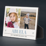 Plaque Photo ABUELA Petits-enfants 2 Photo BLUE GRAS COEURS<br><div class="desc">Créez le doux-souvenir parfait pour grand-mère ou "maman promue à grand-mère" pour Noël ou grand-parent avec ce design extraordinaire en utilisant deux (2) de vos photos préférées et ABUELA apparaît en bas dans un délicat lettrage bleu gris avec de petits coeurs gris. Idée cadeau parfaite pour annoncer la grossesse avec...</div>