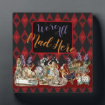 Plaque Photo Alice au pays des merveilles Mad Cheshire Chat<br><div class="desc">Ce nouveau design coloré est basé sur des dessins classiques d'Alice au pays des merveilles,  datant des années 1800,  montrant la fête du thé fou avec Alice,  le Chapeau Mad,  le Cheshire Cat,  le Lapin Blanc ainsi qu'une variété de personnages. De Alice au pays des merveilles par Lewis Carroll.</div>