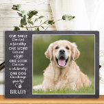 Plaque Photo Amoureux des chiens Citation Keepsaké Personnalisé<br><div class="desc">Célébrez votre meilleur ami et chérissez ces précieux souvenirs avec une plaque photo unique sur mesure, tenue par l'amoureux des chiens, dans une ardoise rustique en tableau noir. Cette plaque de conservation de la photo pour chien de compagnie unique est le cadeau idéal pour vous, votre famille ou vos amis...</div>