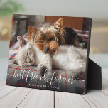 Plaque Photo Animaux Amis Meilleurs Amis Pour Toujours BFF Beso<br><div class="desc">Avez-vous des animaux de compagnie qui sont les meilleurs amis ? Célébrez les MEILLEURS AMIS FOREVER avec cette plaque photographique à brosse lettrée moderne montrant une photo préférée de vos bébés à fourrure ainsi que leurs noms. Facile à customiser, ce sera un grand cadeau pour n'importe quelle maman de chat,...</div>