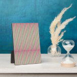 Plaque Photo Bandes circulaires en chaux et en rouge.<br><div class="desc">Un motif audacieux de rayures circulaires alternant chaux et rouge,  rayonnant vers l'extérieur avec énergie vibrante. La chaux vive contraste fortement avec le rouge riche,  créant un design dynamique et attrayant qui se sent à la fois ludique et moderne.</div>