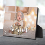 Plaque Photo BÉNÉFICIÉ Noël Vacances Photo Easel sans cadre<br><div class="desc">Cette charmante plaque de tablette de chevalet contient le mot BLESSED dans un magnifique script blanc et toutes les informations que vous voulez ci-dessous en couleur de police et de police sur votre photo préférée. Grand comme un cadeau ou créer pour vous-même. Utilisez la photo horizontale ou verticale.</div>