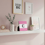 Plaque Photo Bloc de couleur personnalisé<br><div class="desc">Personnalisez ce design de bloc de couleur mignon avec vos favoris ou les couleurs de votre école, modifiez la lettre, modifiez le nom (entre les blocs ou vous perdez la fioriture supplémentaire).</div>