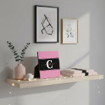 Plaque Photo Bloc de couleurs personnalisé<br><div class="desc">Personnalisez ce design colorblock mignon avec vos favoris ou couleurs scolaires,  éditez la lettre,  éditez le nom (entre les blocs ou vous perdez le surplus de prospérité).</div>