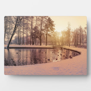 Plaque Photo Coucher de soleil sur le parc avec petit lac gelé