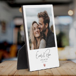 Plaque Photo Couple Fiançailles Rose Gold Heart Keepsaké<br><div class="desc">Célébrez votre histoire d'amour avec notre Plaque photo Couple Fiançailles Gold Heart Keepsaké! Doté d'une décoration moderne et élégante, cette plaque est le moyen idéal d'annoncer votre fiançailles ou de commémorer ce moment spécial. Personnalisez-le avec votre photo préférée et votre texte personnalisé pour le rendre vraiment unique et significatif. Que...</div>