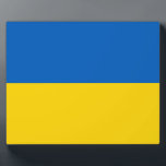 Plaque Photo Drapeau ukrainien (Ukraine)<br><div class="desc">Ce dessin présente le drapeau national de l'Ukraine, qui est un pays d'Europe de l'Est. L'Ukraine borde la Russie à l'est et au nord-est ; la Biélorussie au nord ; la Pologne, la Slovaquie et la Hongrie à l'ouest ; et la Roumanie, la Moldavie et la mer Noire au sud....</div>