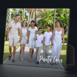 Plaque Photo Écriture moderne personnalisée Famille Vacances Ph<br><div class="desc">Capturez la joie de votre escapade en famille avec cette Plaque photo de vacances personnalisées au Script moderne ! Une tenue intemporelle, cette plaque met en valeur votre mémoire de vacances préférée avec un script élégant détaillant votre nom de famille et les détails de votre voyage. Qu’il s’agisse d’une escapade...</div>