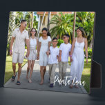Plaque Photo Écriture moderne personnalisée Famille Vacances Ph<br><div class="desc">Capturez la joie de votre escapade en famille avec cette Plaque photo de vacances personnalisées au Script moderne ! Une tenue intemporelle, cette plaque met en valeur votre mémoire de vacances préférée avec un script élégant détaillant votre nom de famille et les détails de votre voyage. Qu’il s’agisse d’une escapade...</div>