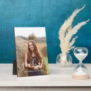 Plaque Photo Élégant Script "Graduate" Photo personnalisée