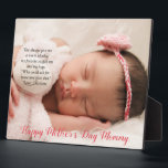 Plaque Photo Élégante maman de la fête des mères de bébé<br><div class="desc">Une adorable photo de bébé La plaque de la fête des mères de votre bébé avec un message personnel et aimant : "Vous me donnez toujours une couverture chaude, mes jouets en peluche préférés et de grands câlins. Qui pourrait demander plus d'amour que ça ? Remplacez cet exemple de photo...</div>