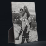 Plaque Photo Ellesmere Ensemble Est Un Endroit Magnifique Bienv<br><div class="desc">Ajoutez la touche finale à votre mariage avec ce panneau de bienvenue de mariage personnalisé avec photo. Personnalisez le panneau de bienvenue avec votre propre photo. Le panneau présente un design minimaliste avec un titre en calligraphie script. Le titre script est une image qui ne peut pas être modifiée. Tout...</div>