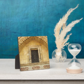 Plaque Photo Fenêtre en bois brun sculpté sur l'église copte da