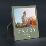 Plaque Photo Fête des pères DADDY moderne mignonne Texte person<br><div class="desc">Un cadeau moderne et personnalisé pour la Fête des pères avec votre photo préférée de papa et enfant - votre message personnalisé en script ci-dessous ainsi que votre nom. Montre-lui combien il est aimé !</div>