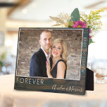 Plaque Photo Forever Elegant Rustic Wood Script Mariage Photo<br><div class="desc">Forever Elegant Bois Rustique Script Mariage Plaque Photo. Arrière - plan en bois foncé. Un grand gardien pour la mariée et le marié. Ajoutez votre photo,  vos noms et votre date de mariage.</div>