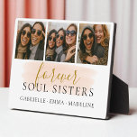 Plaque Photo Forever Soul Sisters Photo Collage Amitié Cadeau<br><div class="desc">Célébrez votre lien inoubliable avec cet élégant collage photo,  conçu pour les soeurs de l’âme qui ont partagé le rire,  l’amour et des moments inoubliables. Un saké de coeur qui saisit votre amitié dans une esthétique chaleureuse et moderne.</div>