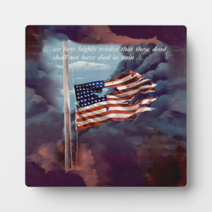 Plaque Photo Fumée tombée mais pas oubliée et drapeau déchiré