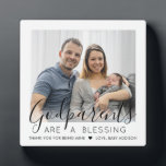 Plaque Photo Godparents Merci Godchild Baptême Carré photo<br><div class="desc">Une façon sérieuse de remercier les parrains de votre bébé est de leur donner un cadeau photo élégant de leur filou qu'ils peuvent sauver comme gardien. Toutes les images et le libellé sont simples à personnaliser, y compris la citation qui dit "Les parents-Godparents sont une bénédiction, merci d'être le mien."...</div>