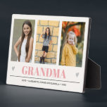 Plaque Photo GRANDMA Petits-enfants NOM 3 Photo coeur gris rose<br><div class="desc">Créez le doux-souvenir parfait pour grand-mère ou pour Noël ou pour la fête des mères avec ce design extraordinaire en utilisant TROIS (3) de vos photos préférées et GRANDMA apparaît le long du fond en rose pâle délicat Lettrage avec petits coeurs gris. Idée cadeau parfaite pour annoncer la grossesse avec...</div>