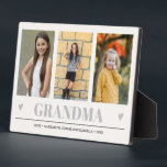 PLAQUE PHOTO GRANDMA PETITS-ENFANTS NOMS 3 PHOTOS COEURS GRAY<br><div class="desc">Créez le doux souvenir parfait pour grand-mère ou pour Noël ou pour la fête des mères avec ce design extraordinaire en utilisant TROIS (3) de vos photos préférées et GRANDMA apparaît sur le fond en gris délicat Lettrage avec petits coeurs gris. Idée cadeau parfaite pour annoncer la grossesse avec échographie...</div>