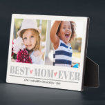 Plaque Photo Grey MEILLEUR MOM JAMAIS collage 2 Photo Coeurs ro<br><div class="desc">Créez un doux souvenir parfait pour la nouvelle maman pour Noël ou la fête des mères avec ce design extraordinaire en utilisant deux (2) de vos photos préférées et message personnalisé. "Meilleure maman jamais" apparaît le long du fond dans des lettres grises délicates avec des petits coeurs roses. Parfait pour...</div>