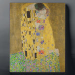 Plaque Photo Gustav Klimt "Le Baiser"<br><div class="desc">Chef-d'oeuvre de Gustav Klimt : "The Kiss". "The Kiss", créé par le peintre autrichien Gustav Klimt. Il est considéré comme son oeuvre la plus célèbre. Il le peignit entre 1907 et 1908, point culminant de sa "période d'or", lorsqu'il peignit un certain nombre d'oeuvres utilisant la feuille d'or. L'Autriche considère le...</div>