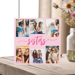 Plaque Photo Hot Pink Sisters 6 Photo Collage Keepsaké cadeau<br><div class="desc">Célébrez la soif avec la plaque de cadeau Sisters 6 Photo Collage Keepsaké. Cette plaque personnalisée présente un collage joliment arrangé de six photos chères, capturant ensemble des moments inoubliables. Conçu à partir de matériaux de qualité, il est parfait pour l'affichage sur un bureau, une étagère ou un mur. Le...</div>