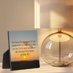 Plaque Photo Inspirationnelle Bible Verse Jérémie 29:11 Chrétie<br><div class="desc">Car je connais les plans que j'ai pour vous, déclare le Seigneur. Des plans pour vous prospérer et non pour vous nuire, des plans pour vous donner de l'espoir et un avenir. Jérémie 29:11 verset de la bible sur un beau cadeau de photographie de lever de soleil sur l'océan. Cette...</div>