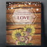 Plaque Photo Jérémie 31:3 Verse de la Bible Florale en Bois rus<br><div class="desc">Célébrez votre foi avec cette plaque inspirante mettant en vedette le verset de Jérémie 31:3, je vous ai aimés avec un amour éternel. Ce design comprend un arrière - plan rustique avec des tournesols et des lampes à cordes.</div>
