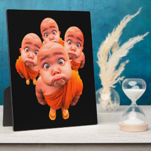 Plaque Photo Joli jeune moine robe orange minimaliste
