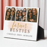 Plaque Photo Keepsaké Forever Besties Friends 3 Photo Collage<br><div class="desc">Célébrez votre lien incassable avec cet élégant gardien acrylique trois photos,  conçu pour capturer le rire,  l'amour et des souvenirs durables. Un bel hommage à la véritable amitié,  parfait pour le don ou l'exposition.</div>